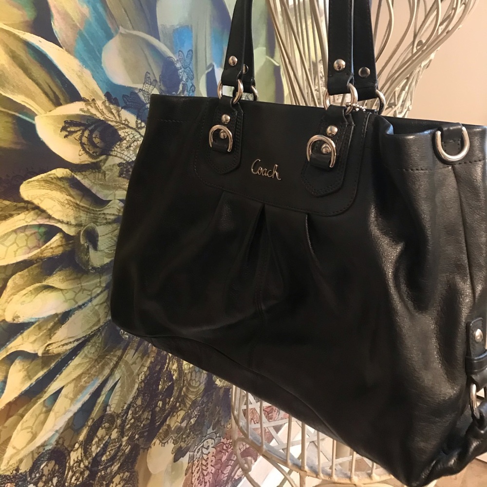 Coach black leather shoulder bag